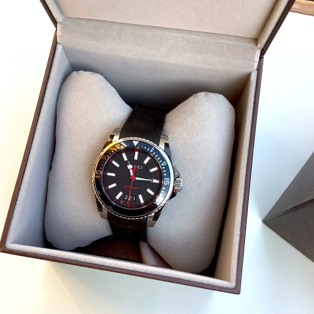 - BIG and BEAUTIFUL GUCCI watch🌟🌟🌟🌟 - Picture 2 of 15